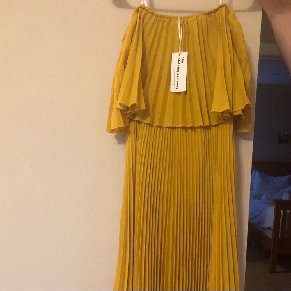 Gorgeous mustard dress (Medium-new with tags)